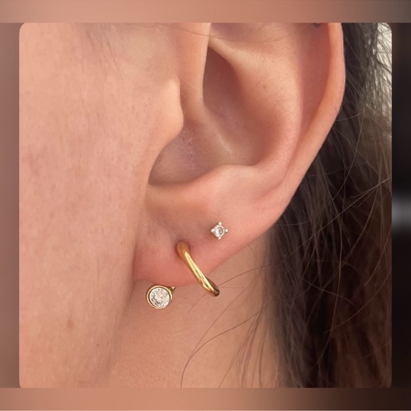 Madewell floating crystal Huggie hoop earring - Picture 4 of 14